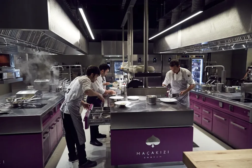 Cocina profesional para restaurante Maca Kizi Bodrum